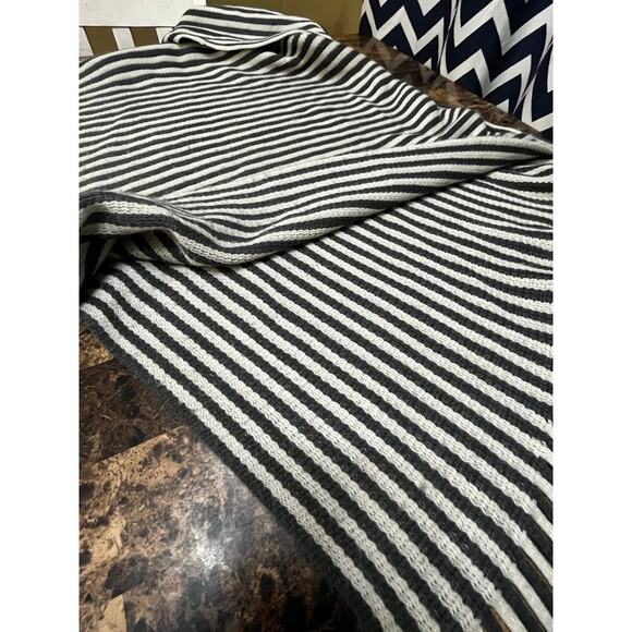 Women’s Striped Pancho - Picture 5 of 7